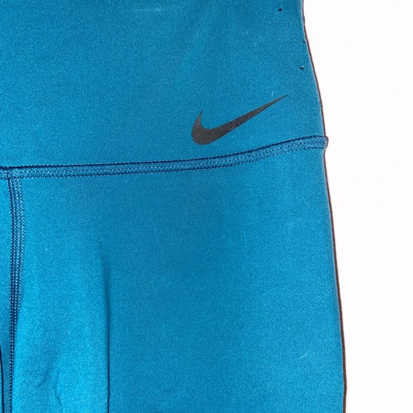 SOLD🌟 NWOT teal nike cropped leggings - Picture 2 of 3